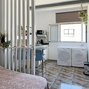 Privadas Cerca De La Playa Y Aeropuerto En Casa Compartida Con Otros Huespedes Holiday home Playa Honda (Lanzarote)